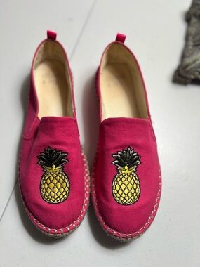 Crown & Ivy  Espadrille Flat in Deep Pink With Pineapple Motif size 8.5